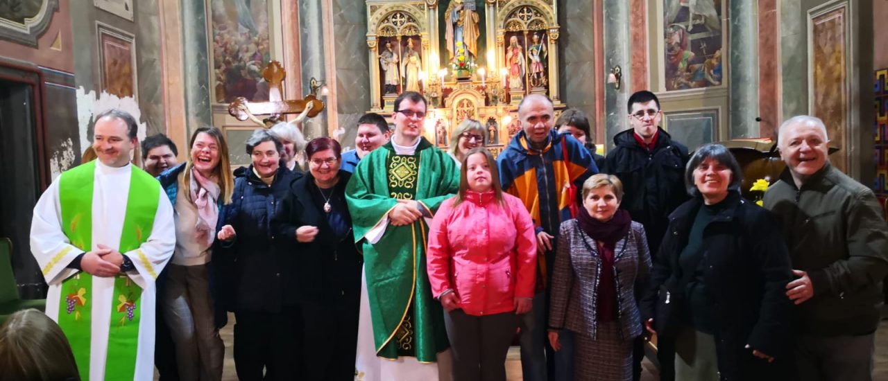 Sisačka zajednica Vjere i svjetlo „Betanija“ posjetila župu sv. Petra apostola u Ivanić Gradu